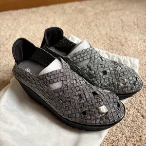 bernie mev. Gray Woven Slip-On Platform Sneakers, size 38